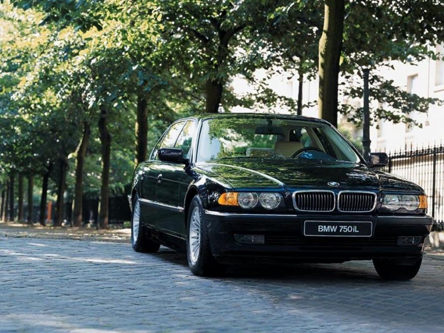  BMW 750iL 1998 года  (фото 4 из 15)